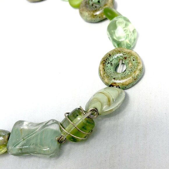 Vintage Handmade Green Beaded Necklace 14” w/ Large Round Pendant Estate 1980s - Picture 10 of 12